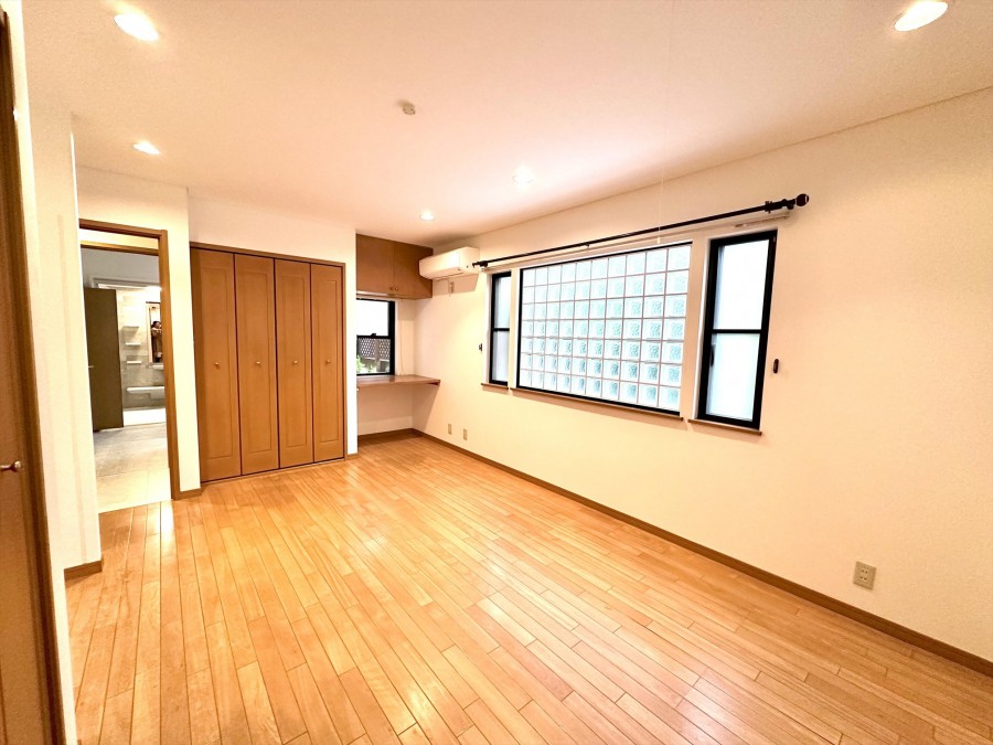 Shirokanedai 4cho-me House