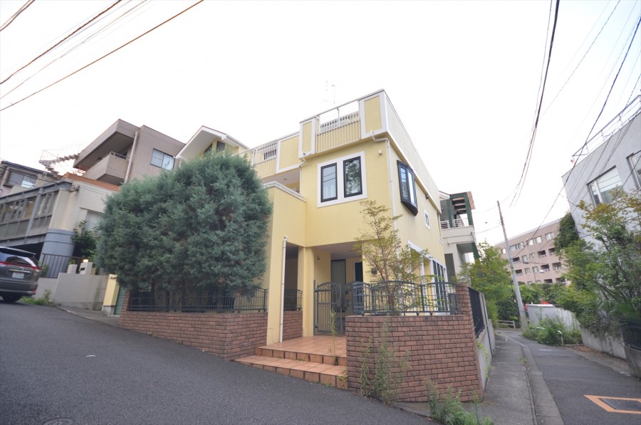 Takanawa 3chome  House