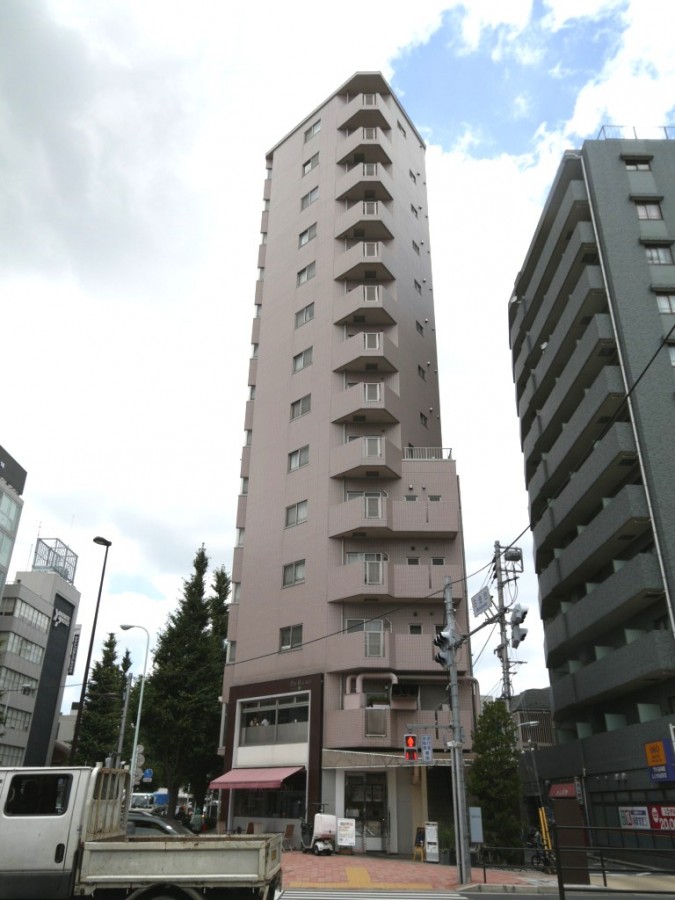 Shirokanedai Green Leaves