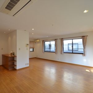 Shirokanedai 4cho-me House